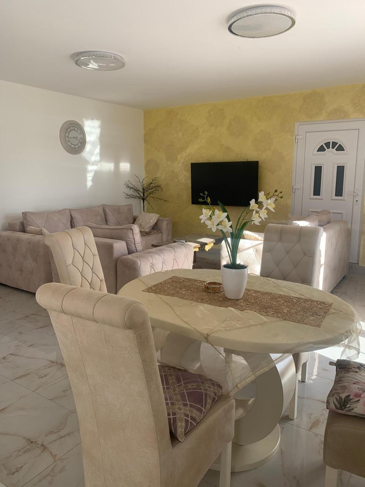 Dina Lux Apartman Jagodina Extérieur photo